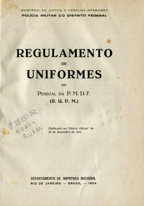 Capa do Livro Regulamento de Uniformes do Pessoal da P.M.D.F.